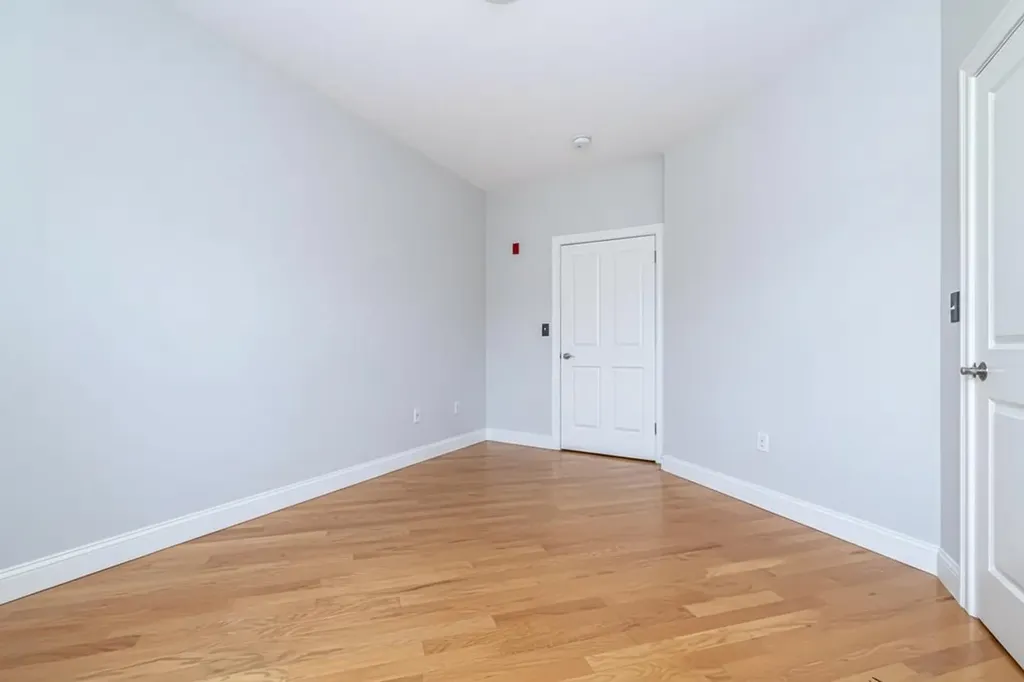 10 Braemoor Woods Road Salem NH 03079