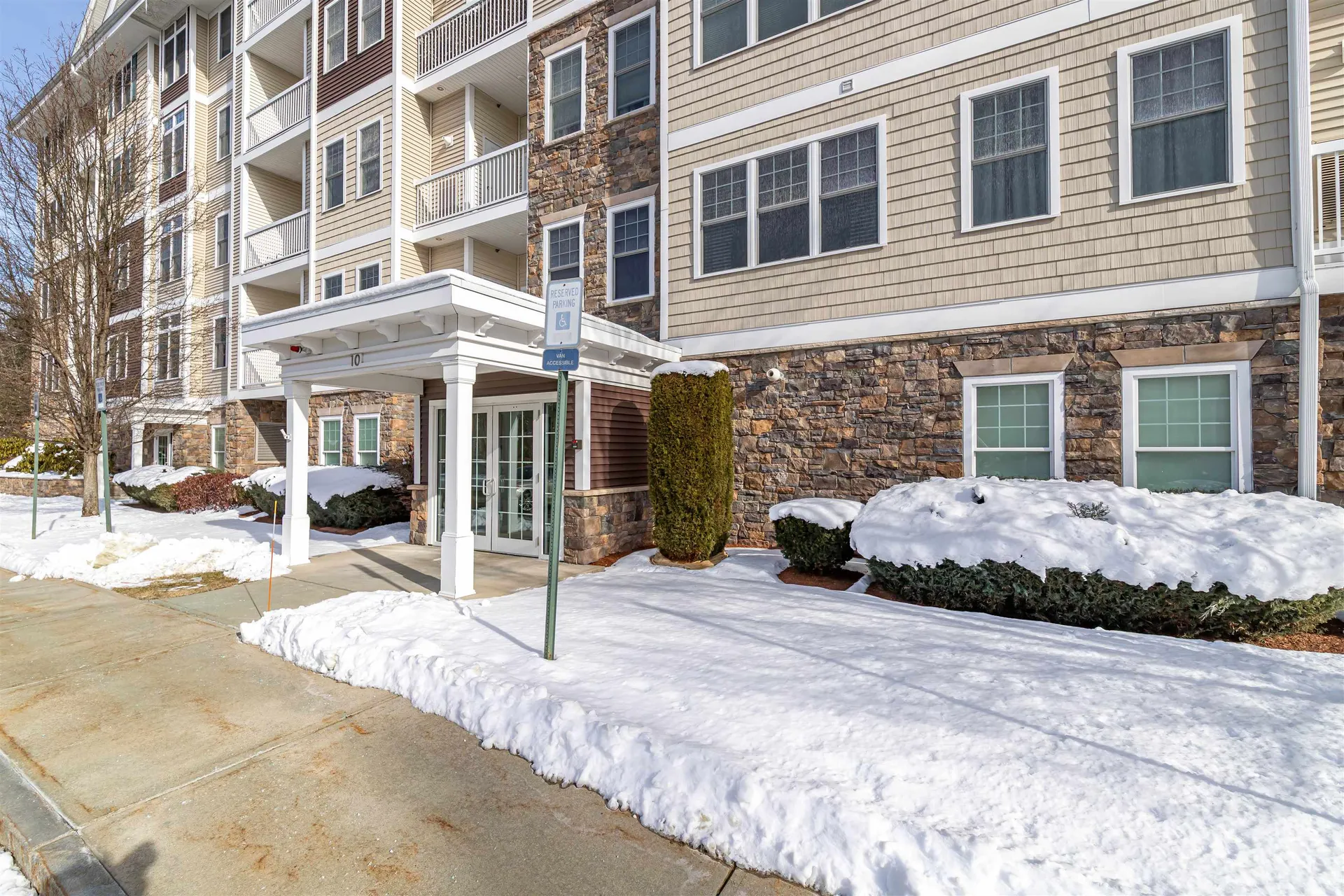 10 Braemoor Woods Road Salem NH 03079