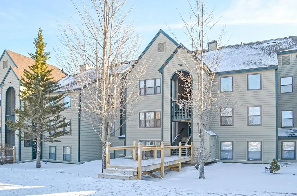 81 White Loop Ludlow VT 05149