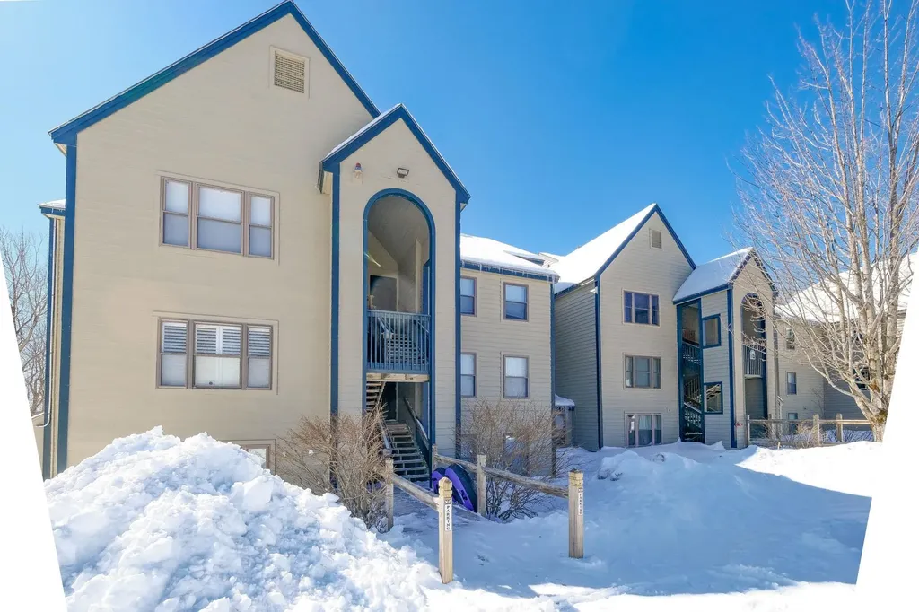 81 White Loop Ludlow VT 05149