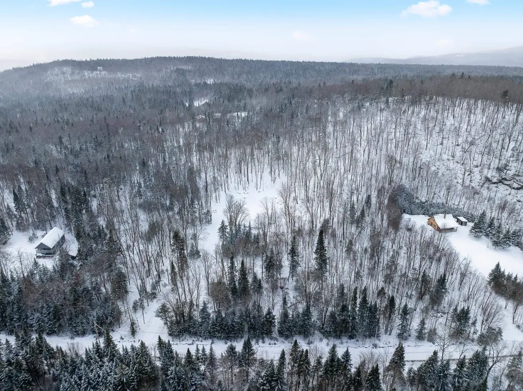 25 Spooner Road Pittsburg NH 03592