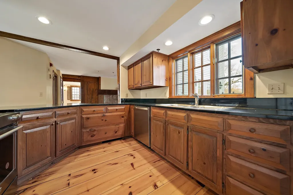 454 Main Street Fremont NH 03044