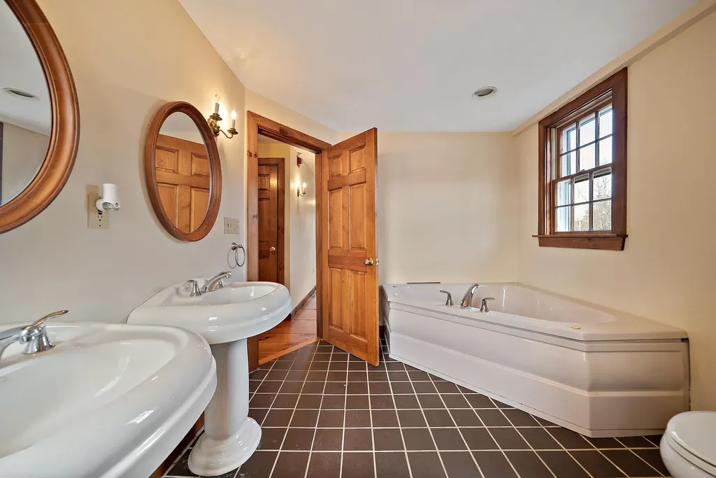 454 Main Street Fremont NH 03044