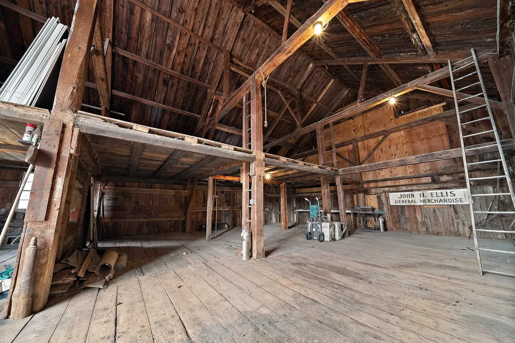 454 Main Street Fremont NH 03044