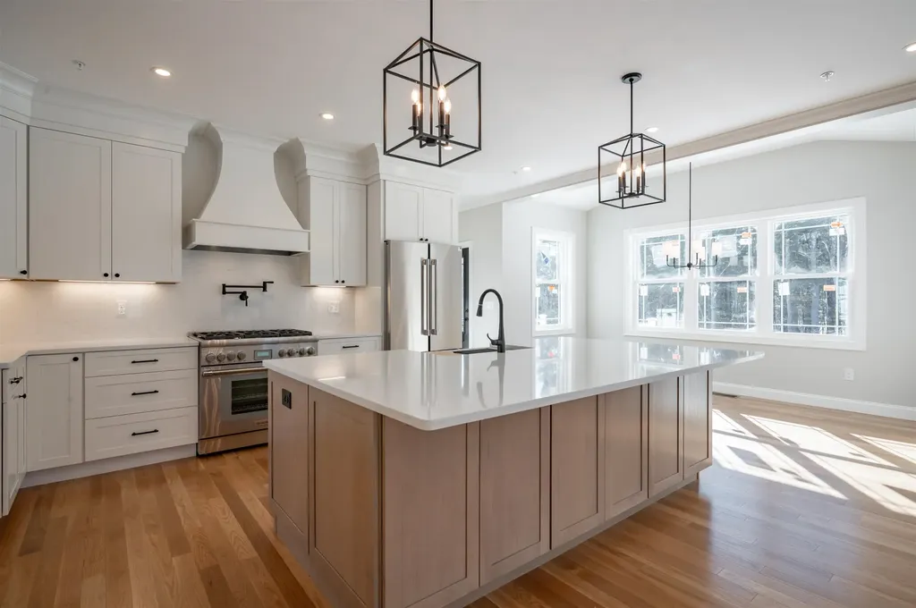 6 Newbury Road Pelham NH 03076