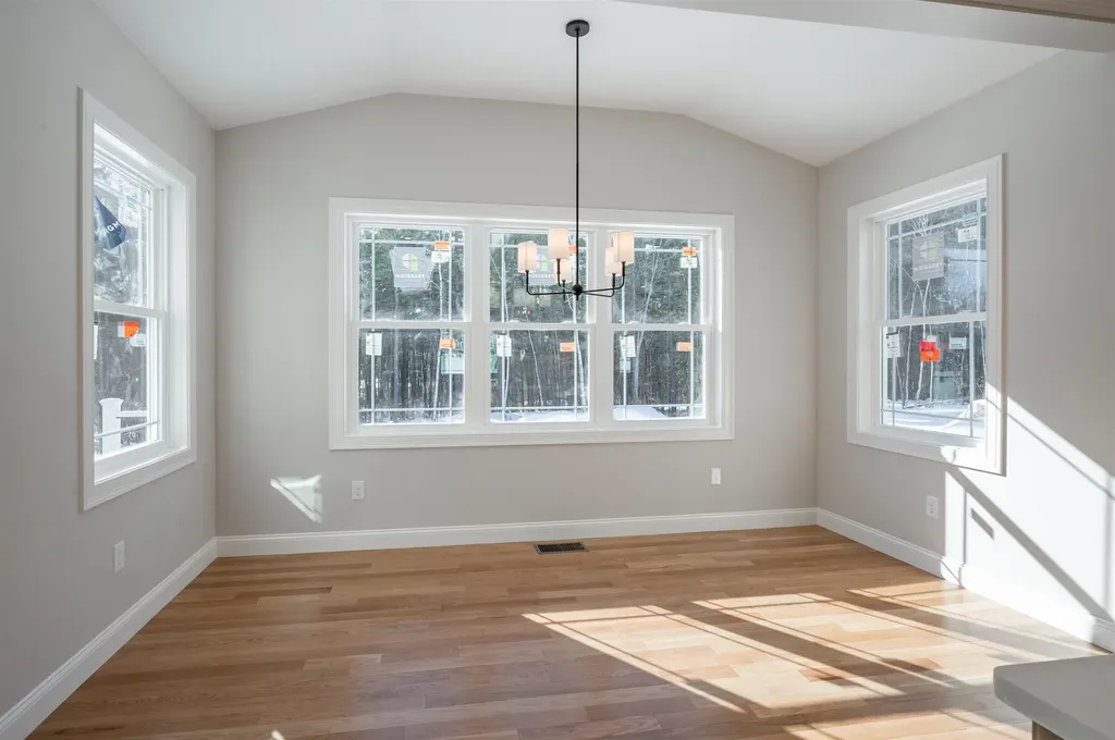 6 Newbury Road Pelham NH 03076