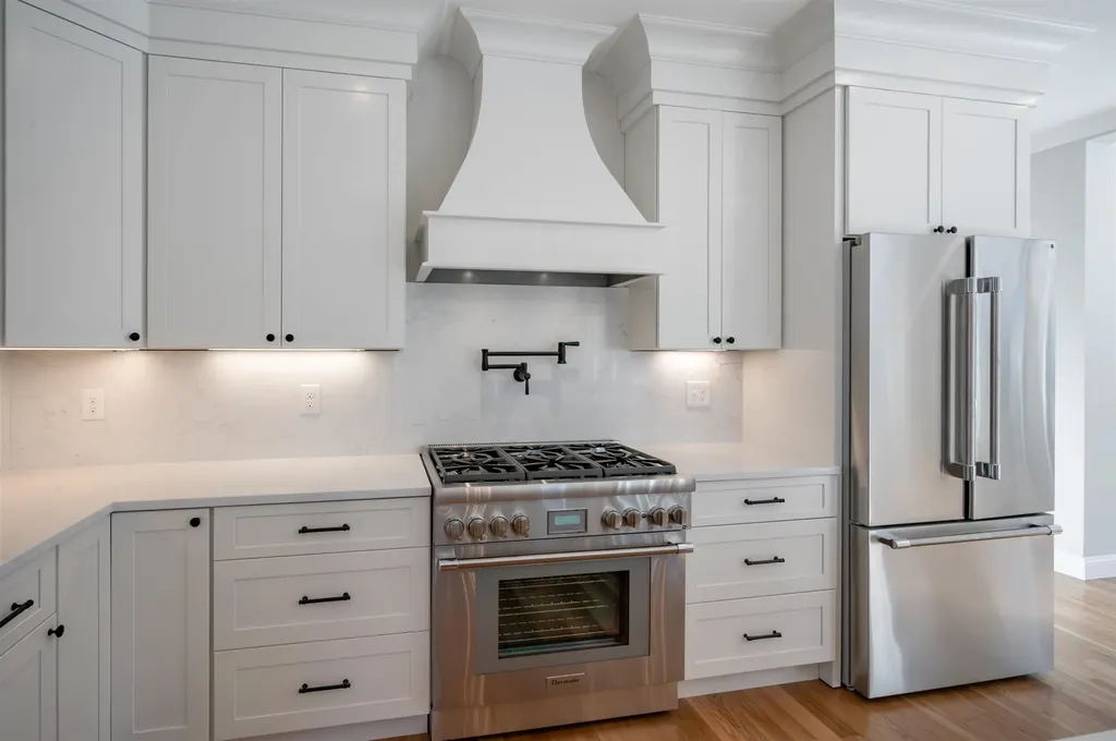 6 Newbury Road Pelham NH 03076