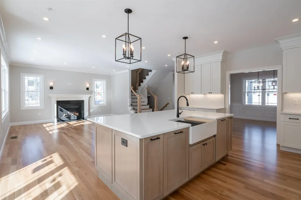 6 Newbury Road Pelham NH 03076