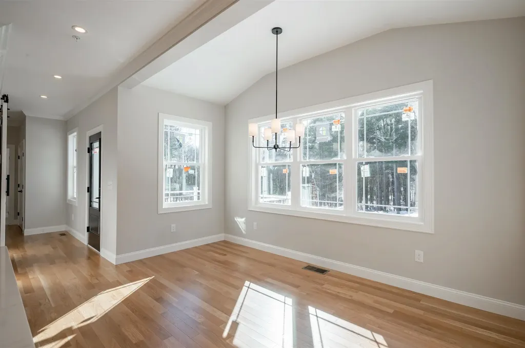 6 Newbury Road Pelham NH 03076