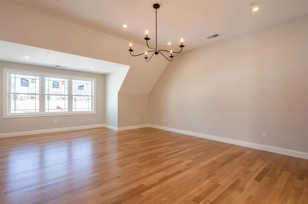 6 Newbury Road Pelham NH 03076