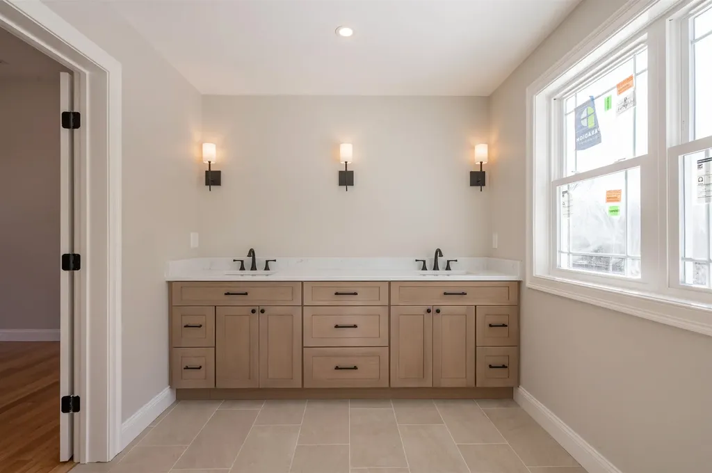 6 Newbury Road Pelham NH 03076