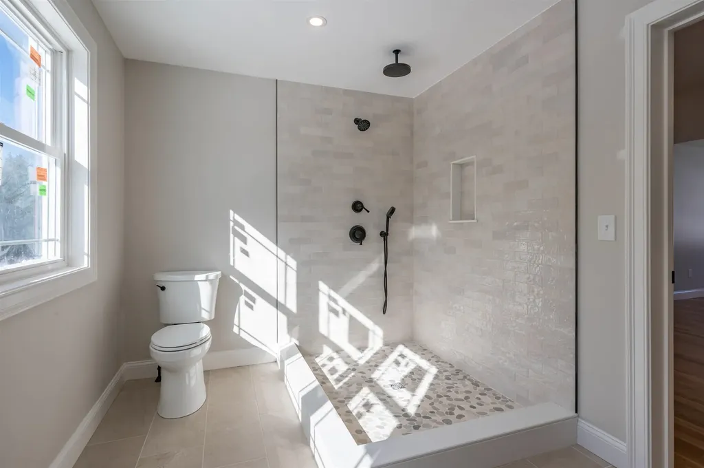 6 Newbury Road Pelham NH 03076