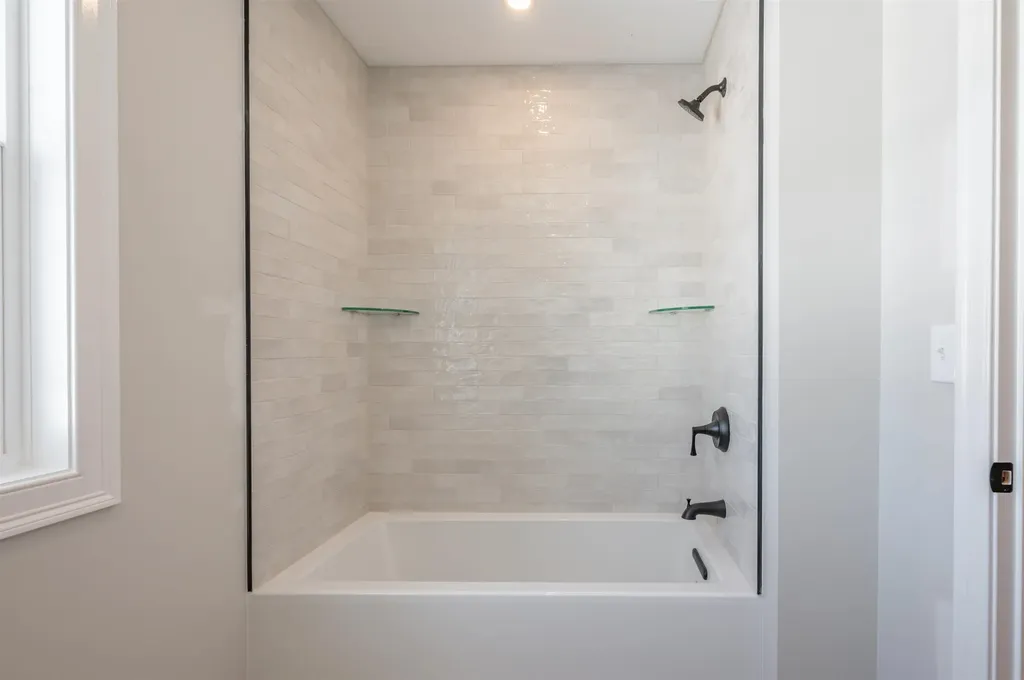 6 Newbury Road Pelham NH 03076