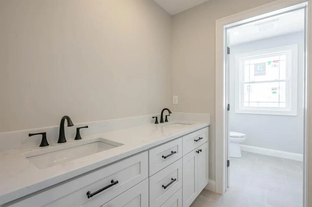 6 Newbury Road Pelham NH 03076