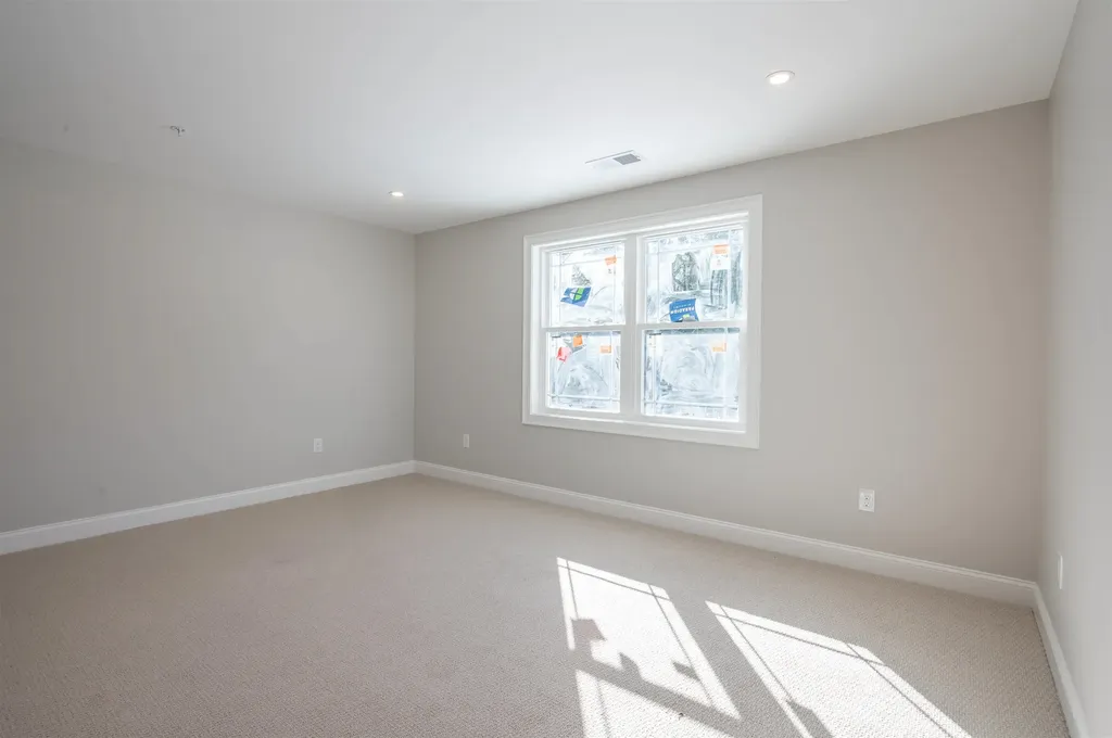 6 Newbury Road Pelham NH 03076