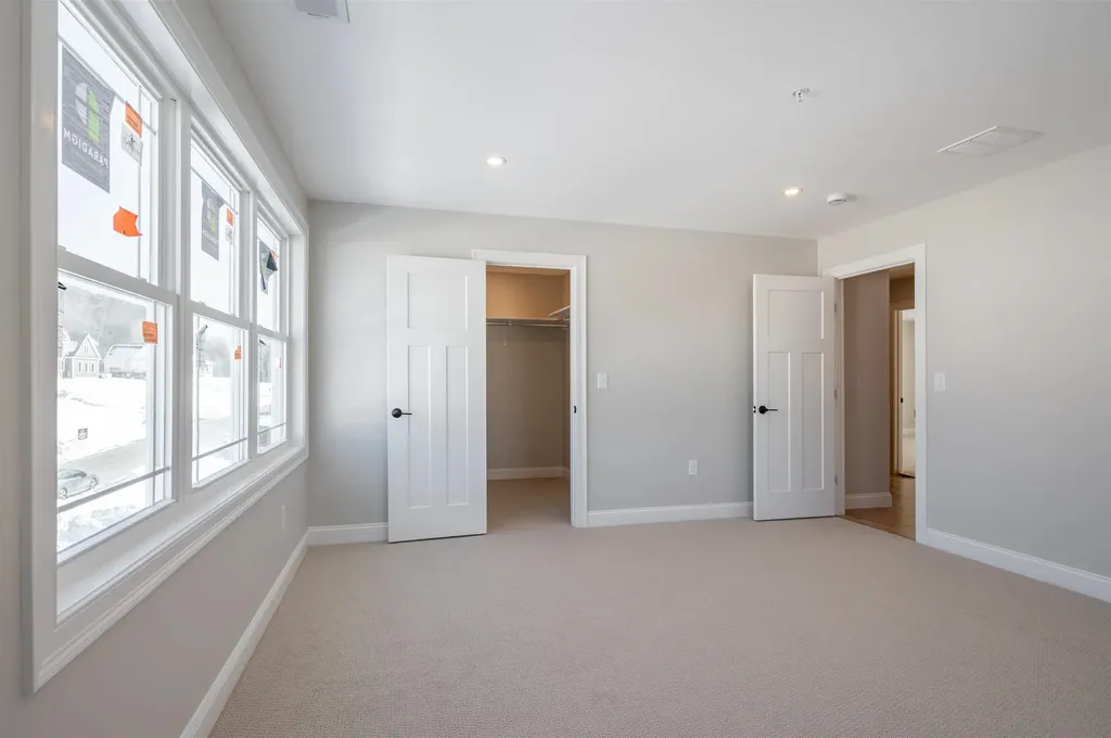 6 Newbury Road Pelham NH 03076