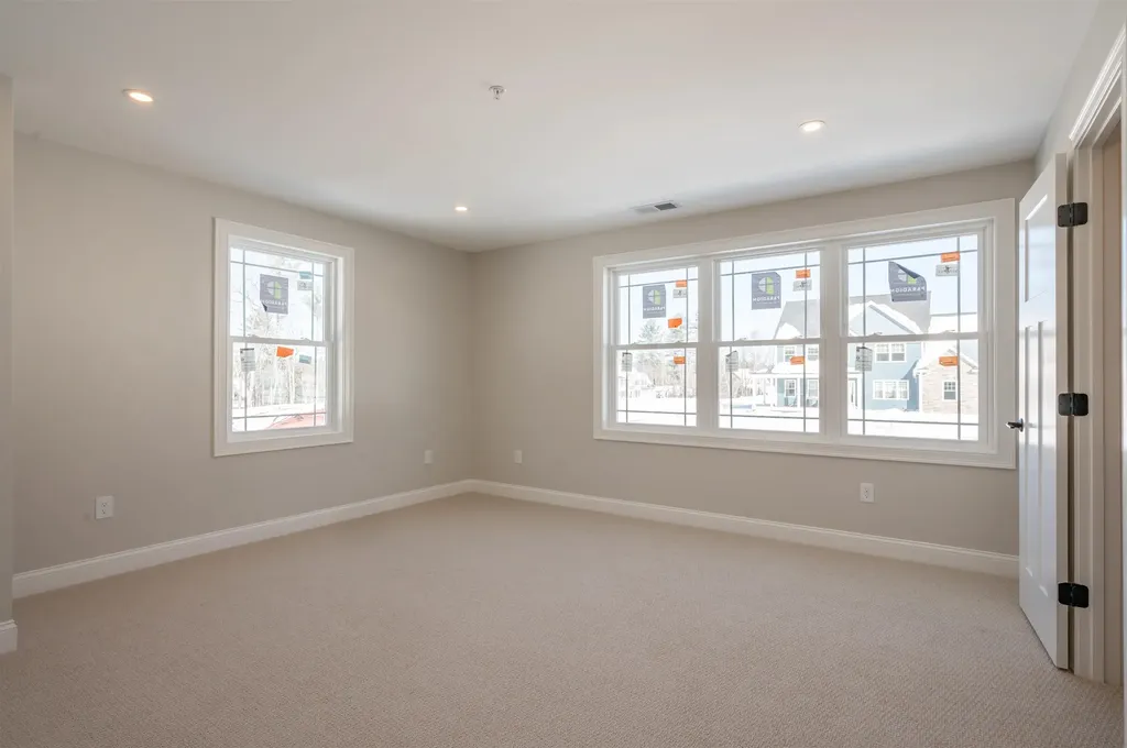 6 Newbury Road Pelham NH 03076