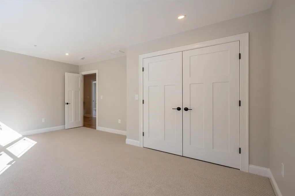 6 Newbury Road Pelham NH 03076