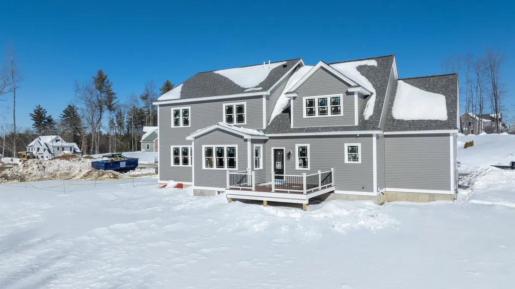 6 Newbury Road Pelham NH 03076