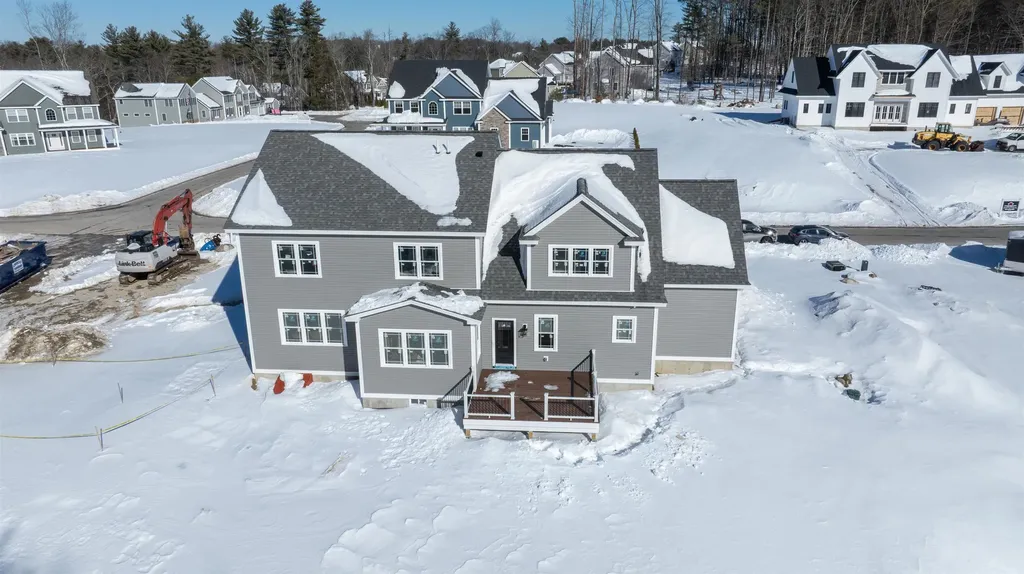 6 Newbury Road Pelham NH 03076