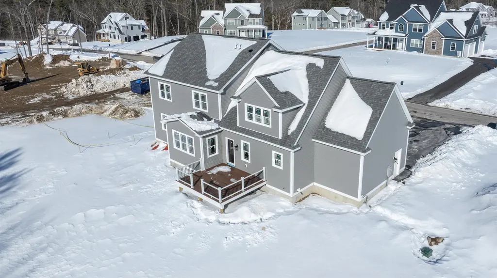 6 Newbury Road Pelham NH 03076