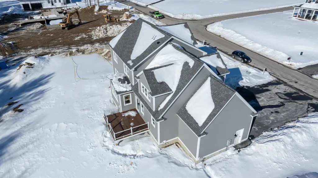 6 Newbury Road Pelham NH 03076