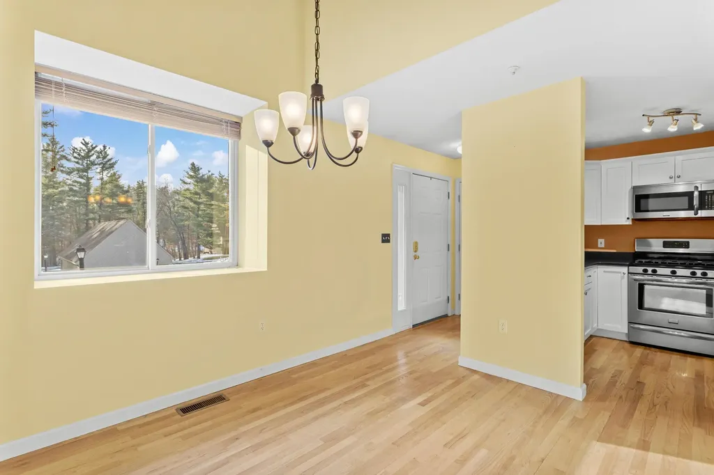 7 Suffolk Court Bedford NH 03110