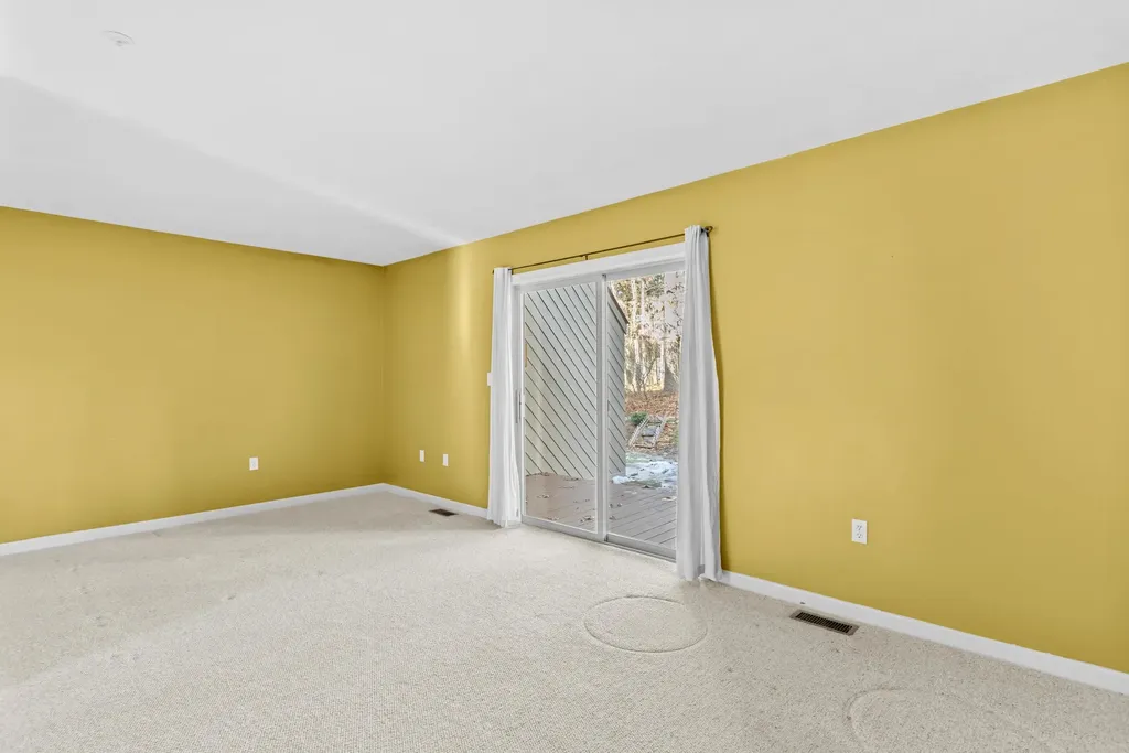 7 Suffolk Court Bedford NH 03110