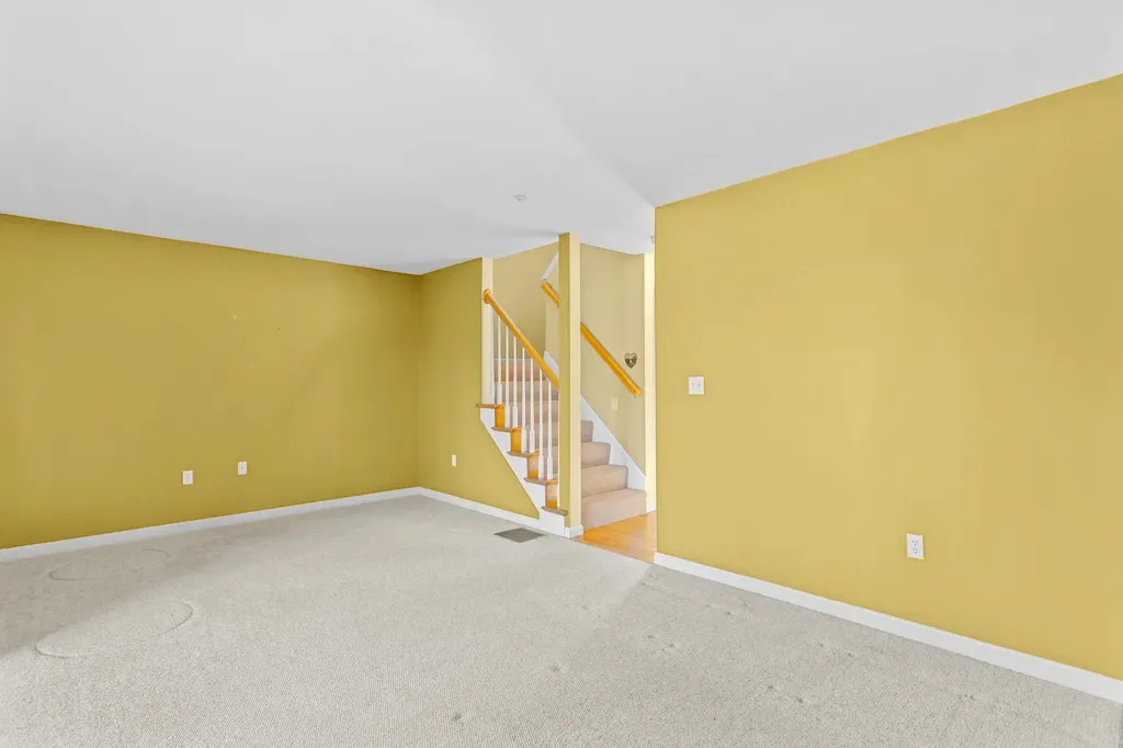 7 Suffolk Court Bedford NH 03110