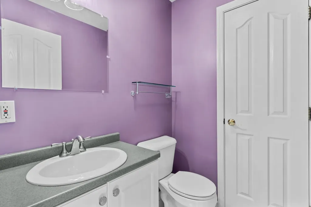 7 Suffolk Court Bedford NH 03110