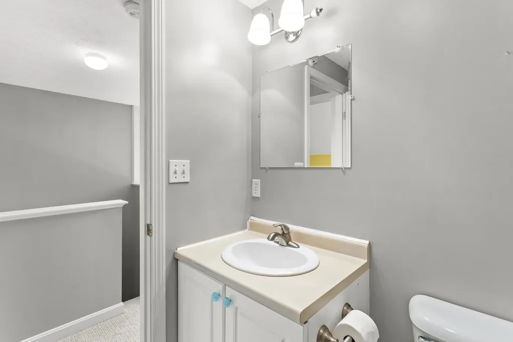 7 Suffolk Court Bedford NH 03110