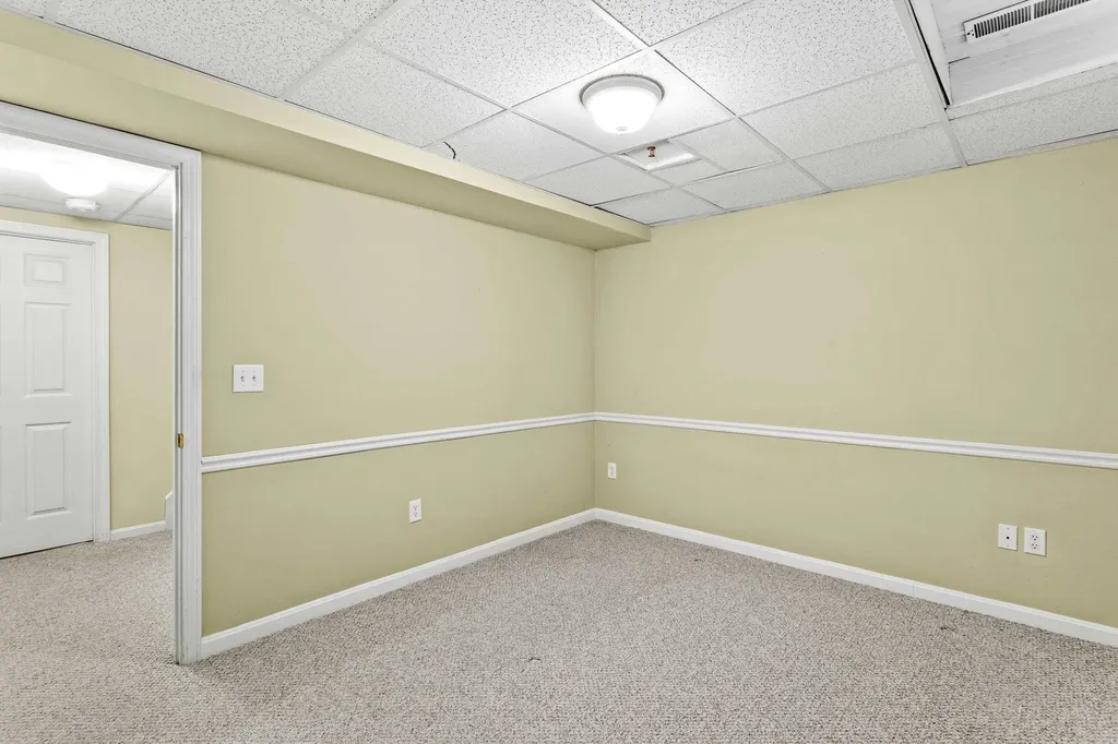 7 Suffolk Court Bedford NH 03110