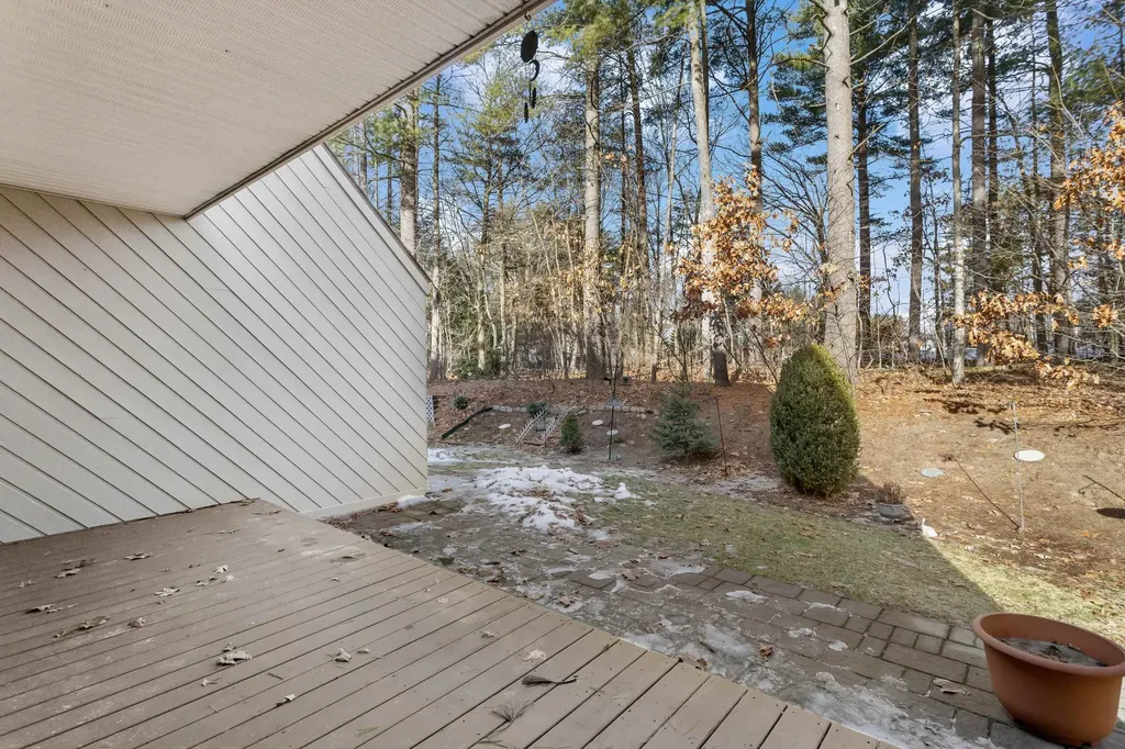 7 Suffolk Court Bedford NH 03110