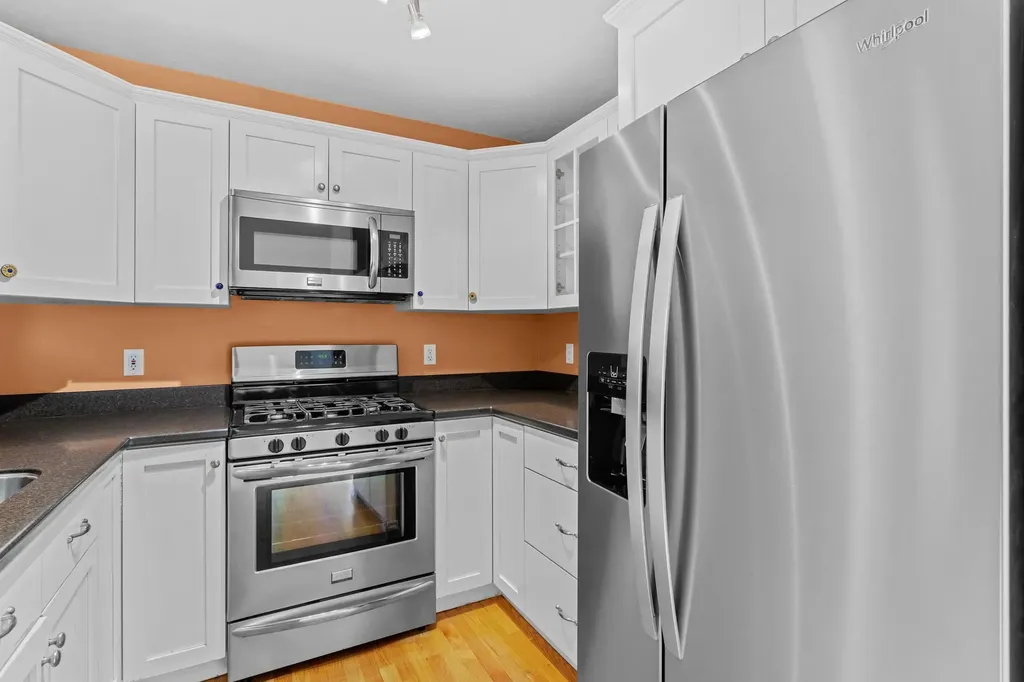 7 Suffolk Court Bedford NH 03110