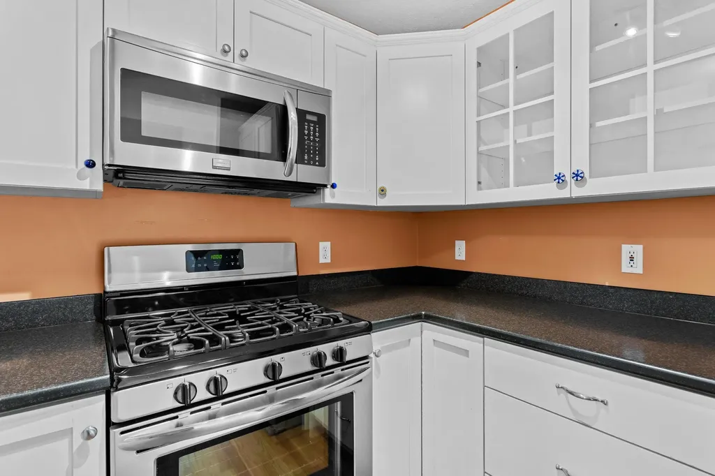 7 Suffolk Court Bedford NH 03110