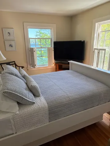 15 Lake Avenue Sunapee NH 03782