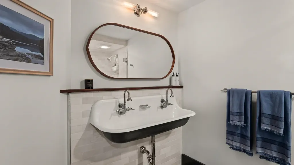 56 Turner Mill Lane Stowe VT 05672