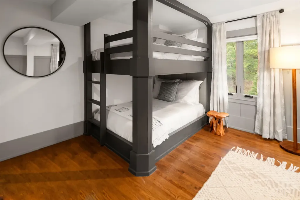 56 Turner Mill Lane Stowe VT 05672