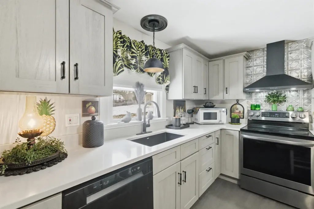 10 Frances Street Franklin NH 03235