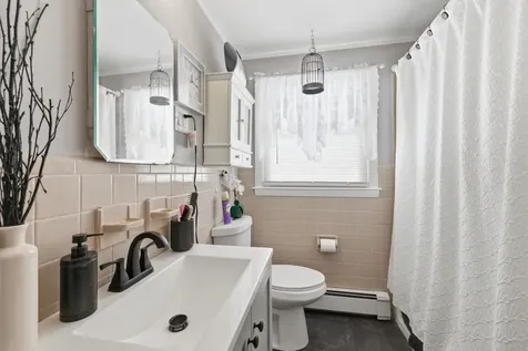 10 Frances Street Franklin NH 03235