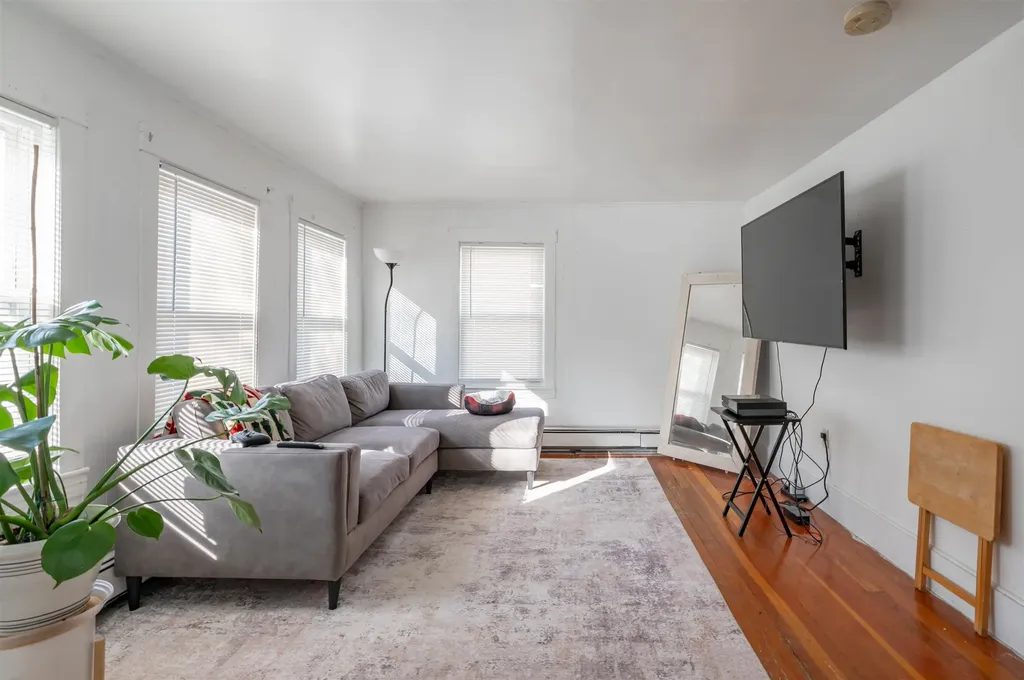 14 Pleasant Street Nashua NH 03060