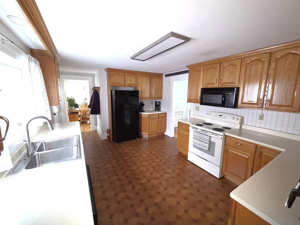 25 Pleasant Street Farmington NH 03835