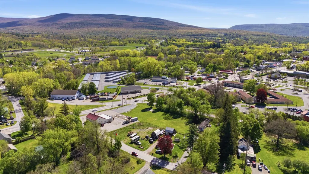 226-228 Northside Drive Bennington VT 05201