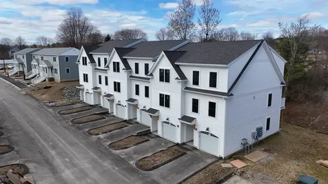 23 Birdie Grove Rochester NH 03839