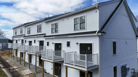 23 Birdie Grove Rochester NH 03839