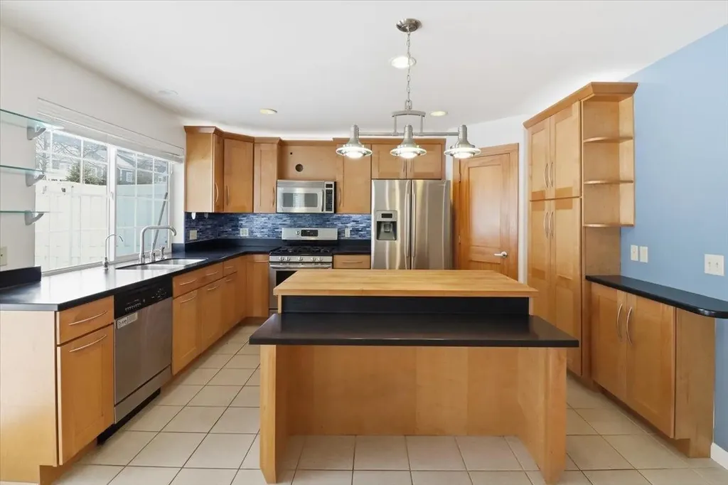 139 Stonington Circle South Burlington VT 05403