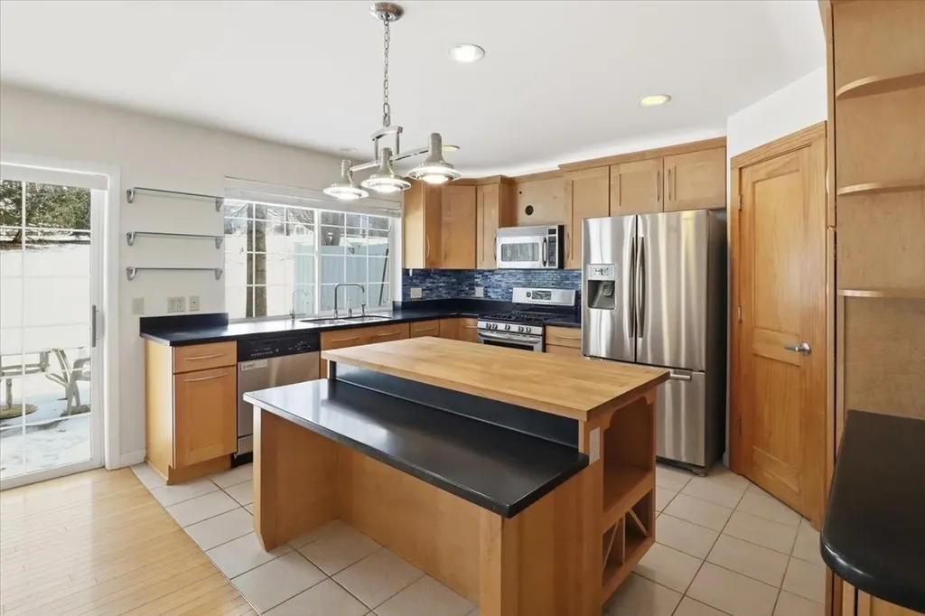 139 Stonington Circle South Burlington VT 05403