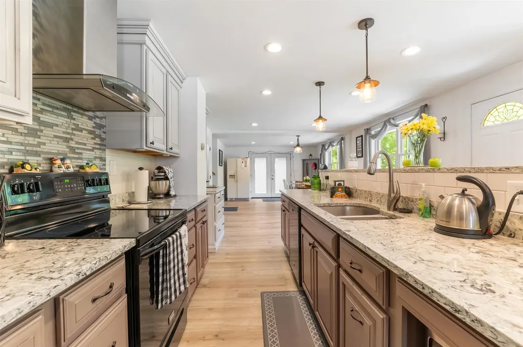 565 Meridan Hill Road Columbia NH 03576