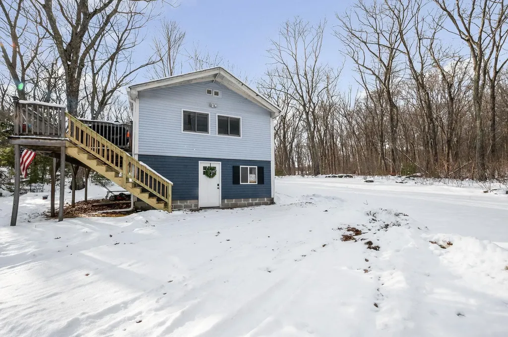 14 Cove Drive Derry NH 03038