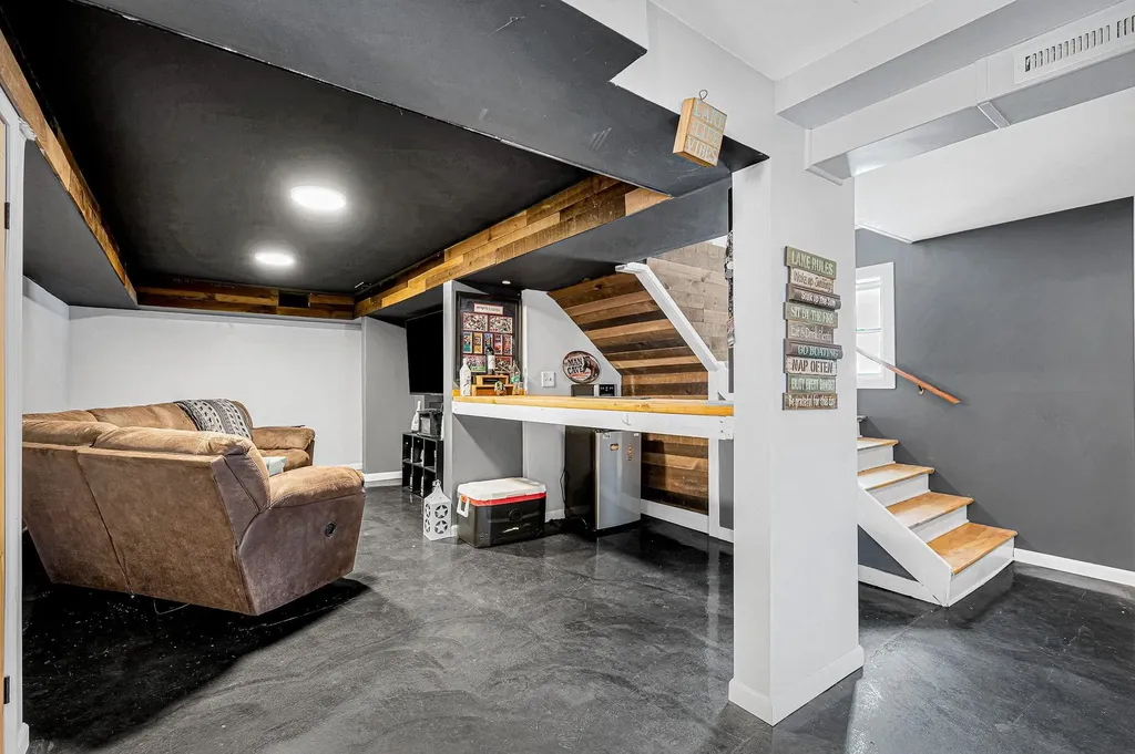 14 Cove Drive Derry NH 03038